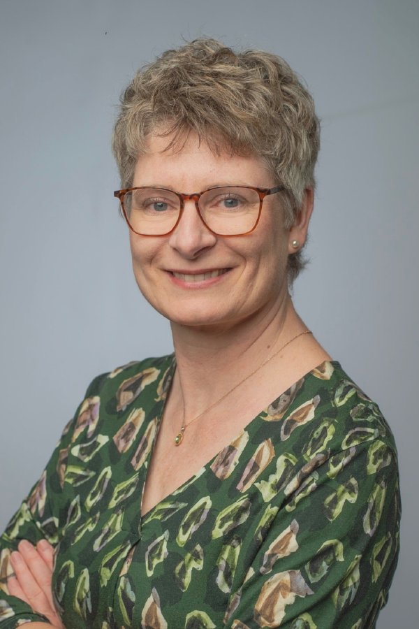 Das Bild zeigt die Leitung Orthoptik Petra Rösl