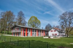 Das Bild zeigt das Ilse-Erl-Haus in Murnau