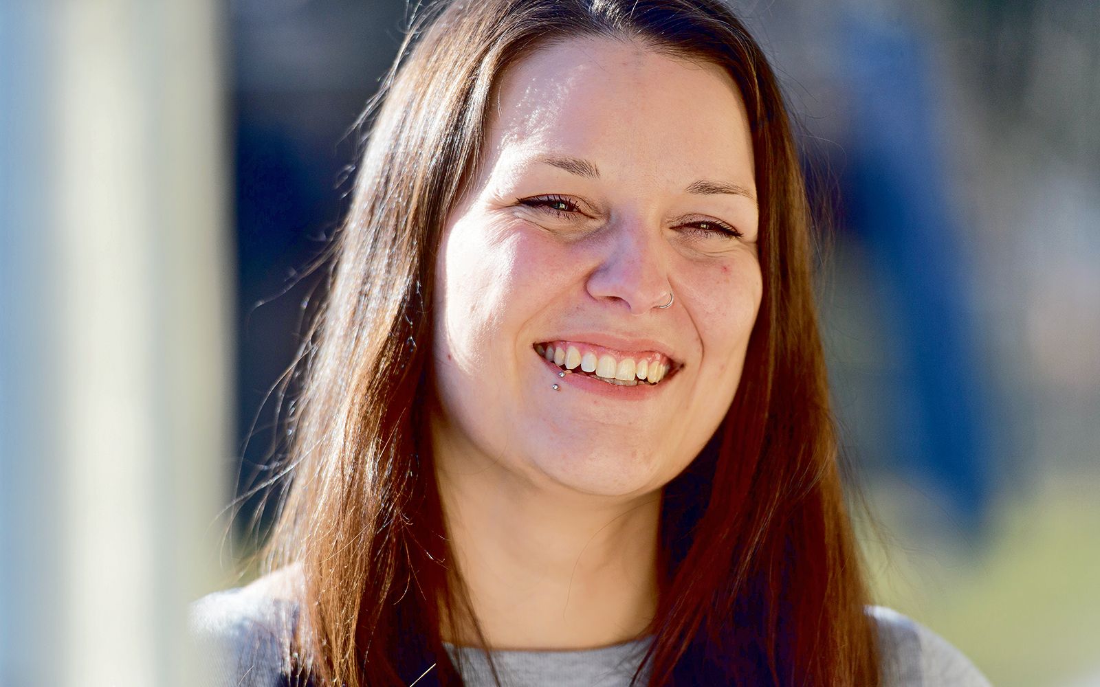 Sonderpädagogin Katharina Galfinger lächelt, denn sie ist mit Leidenschaft bei ihrer Arbeit.