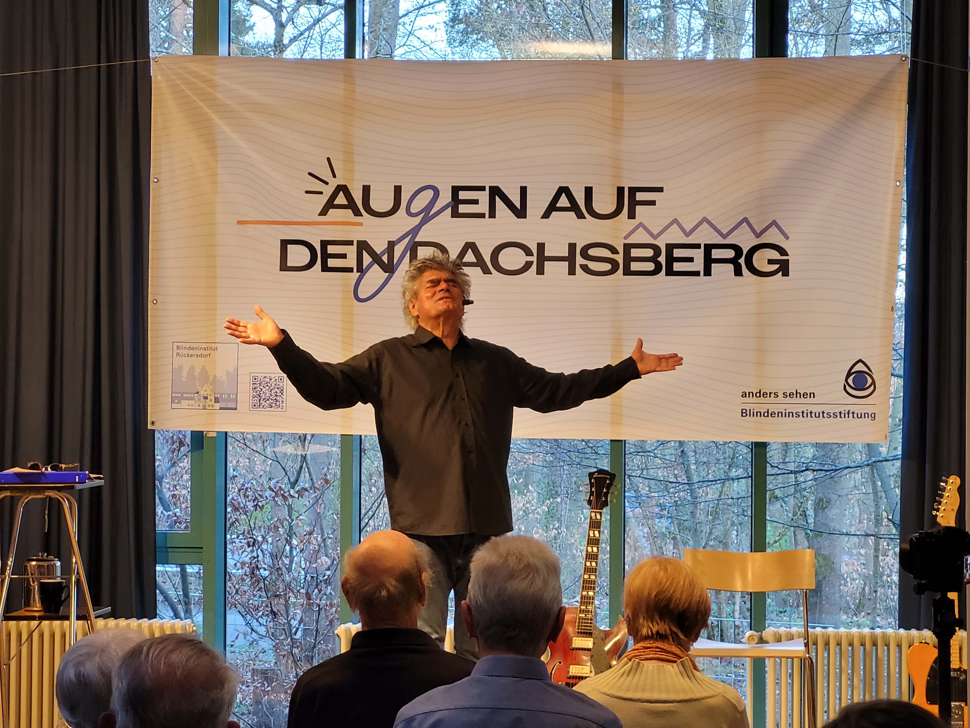 Der Künstler Klaus Hübner bei der Veranstaltung von Augen auf den Dachsberg am 04. April 2025.
