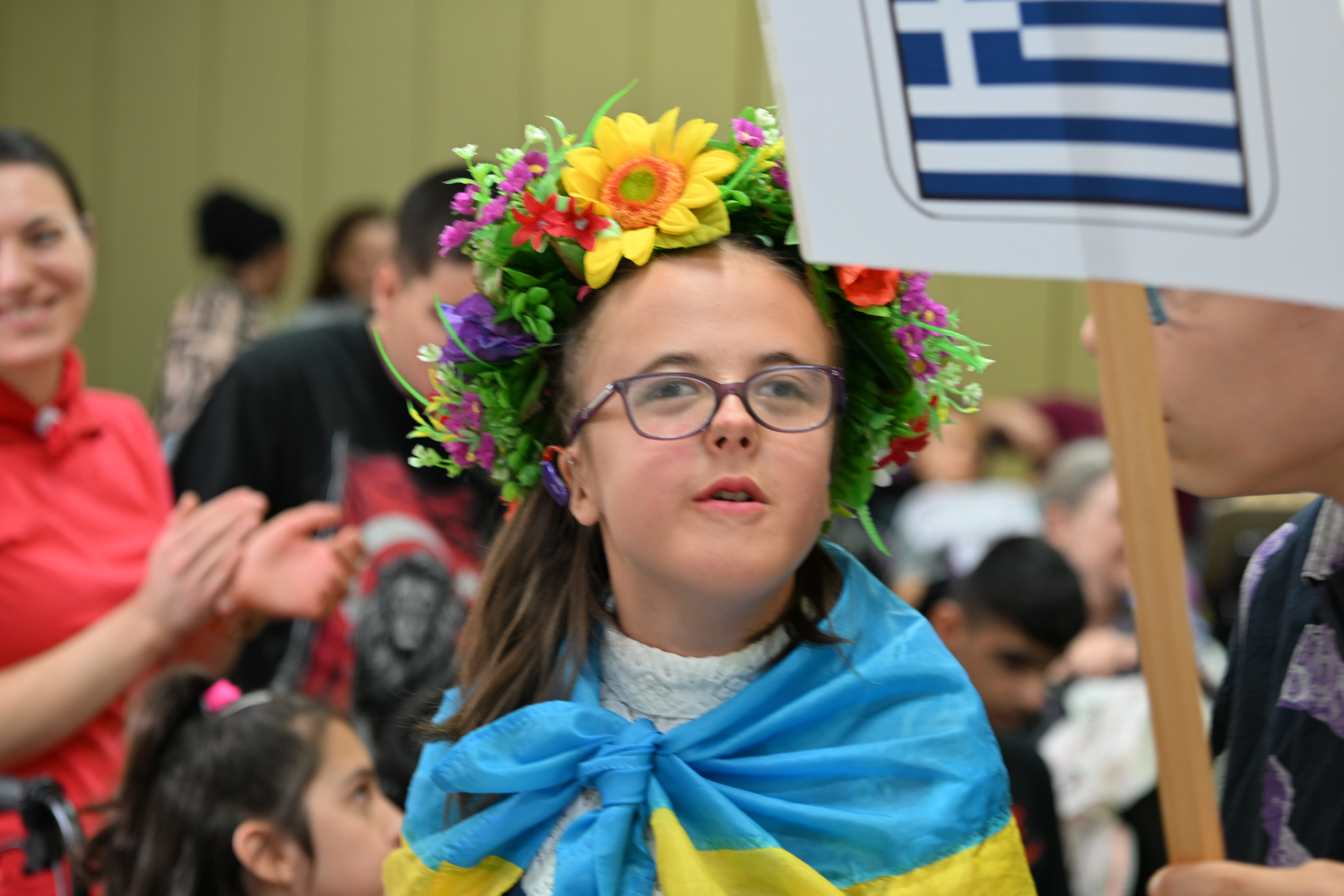 Auf dem Bild sieht man ein Mädchen in ukrainischer Tracht