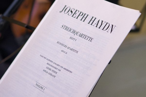 Das Bild zeigt die Titelseite der Notenblätter von Joseph Haydn, Streichquartette, Russische Quartette, Opus 33