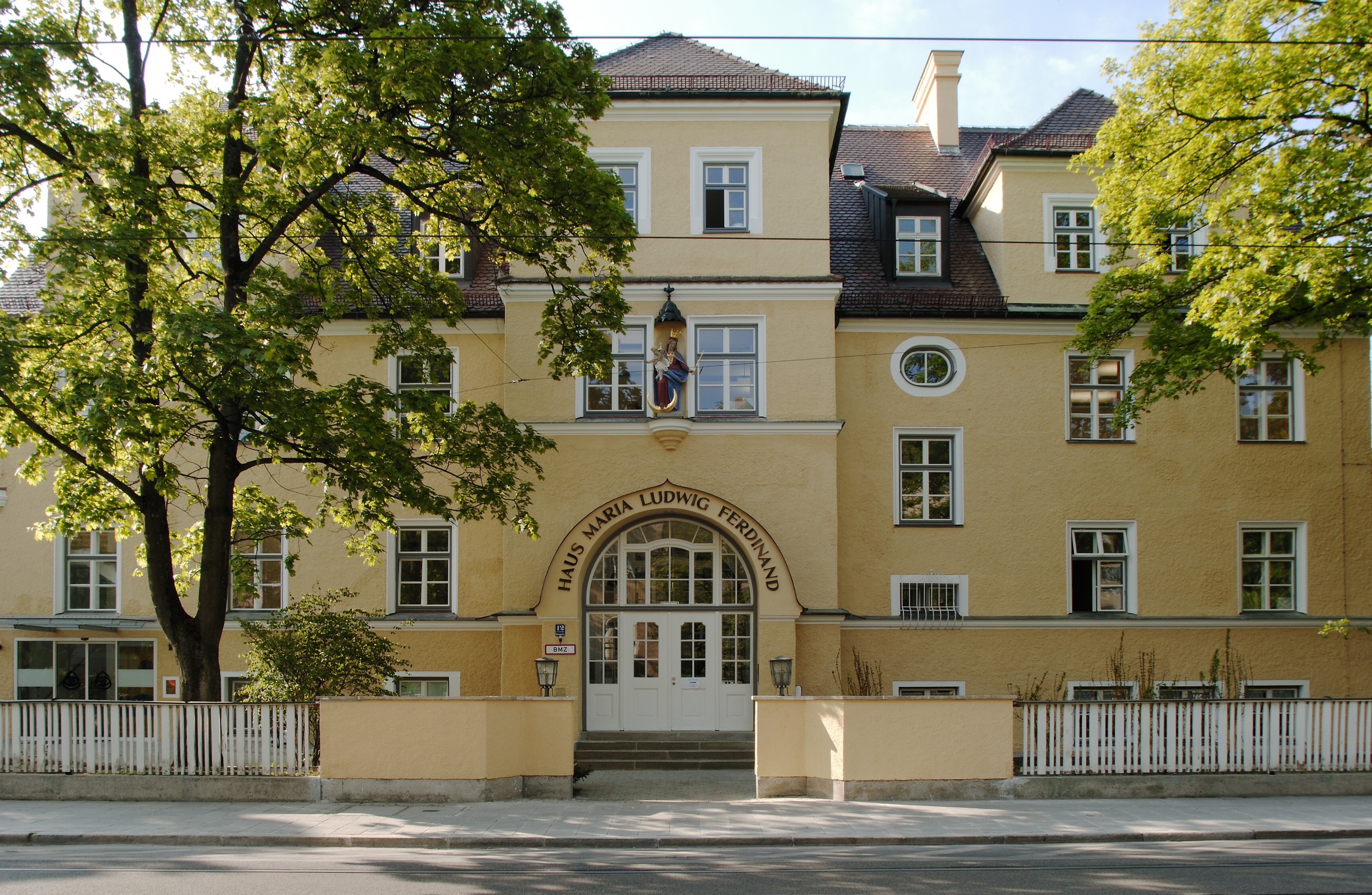 Auf dem Bild sieht man das Blindeninstitut München