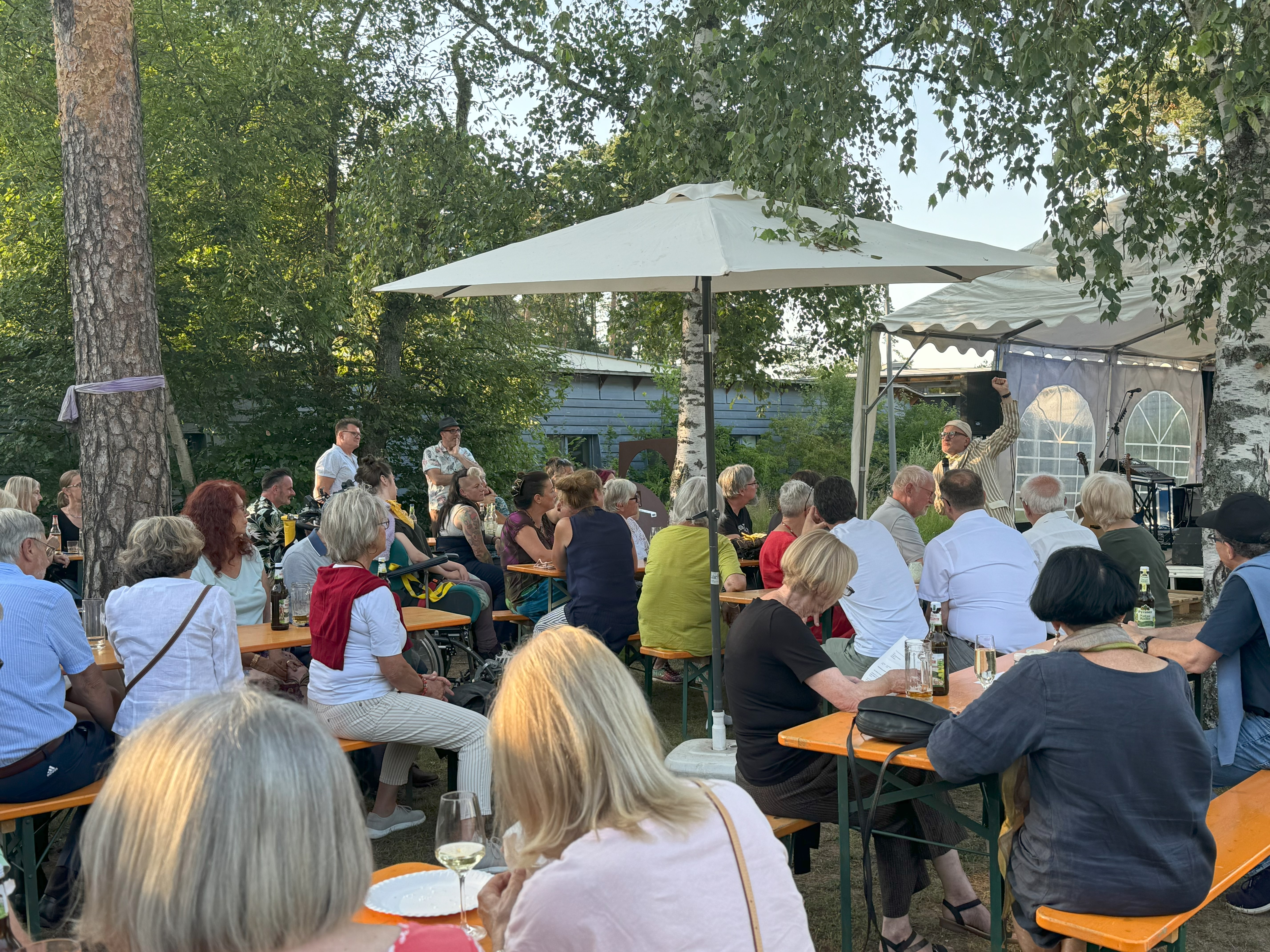 Oliver Tissot trat bei der Auftaktveranstaltung von Augen auf den Dachsberg auf.