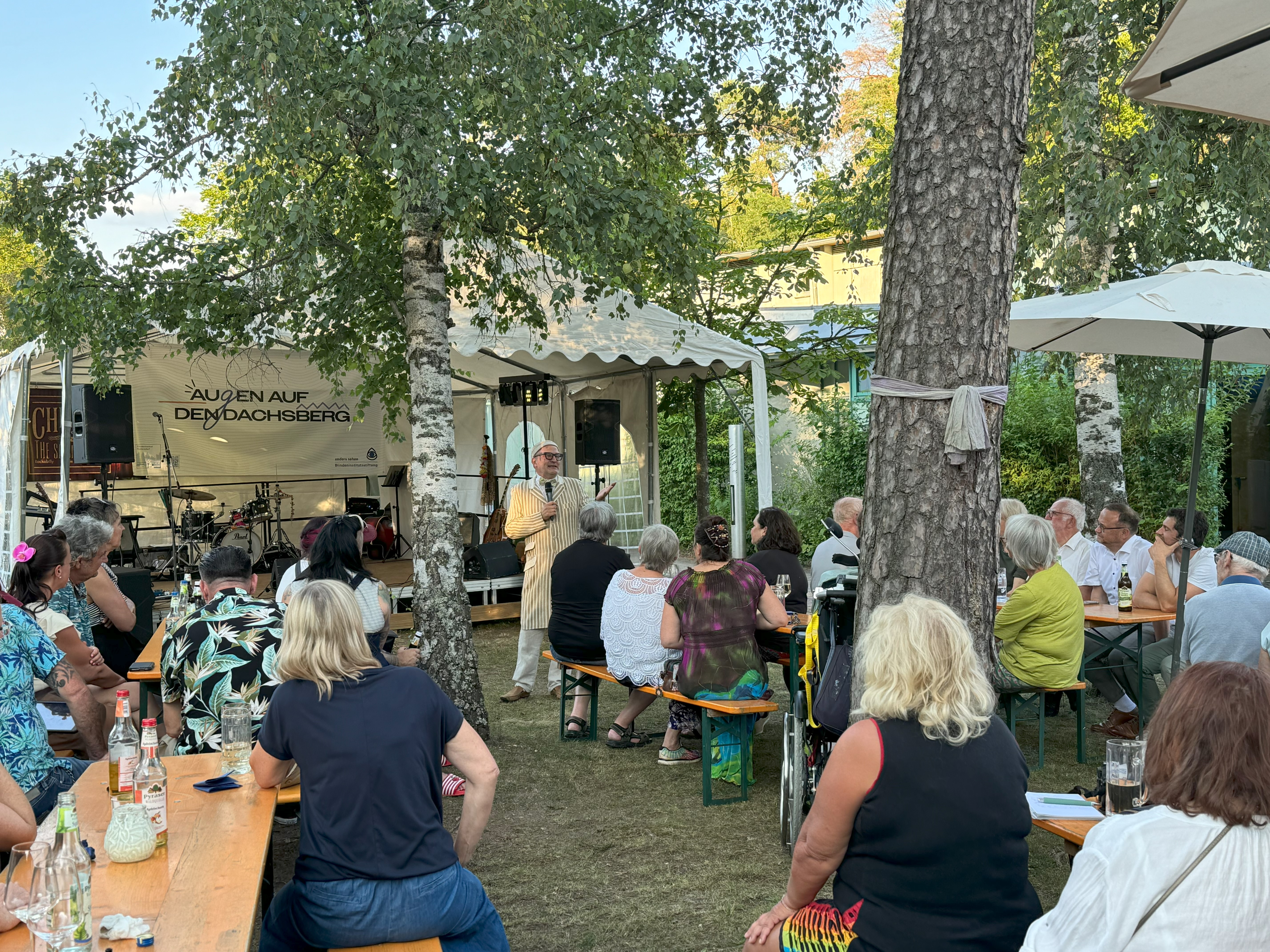 Oliver Tissot trug sein Kabarettprogram vor.