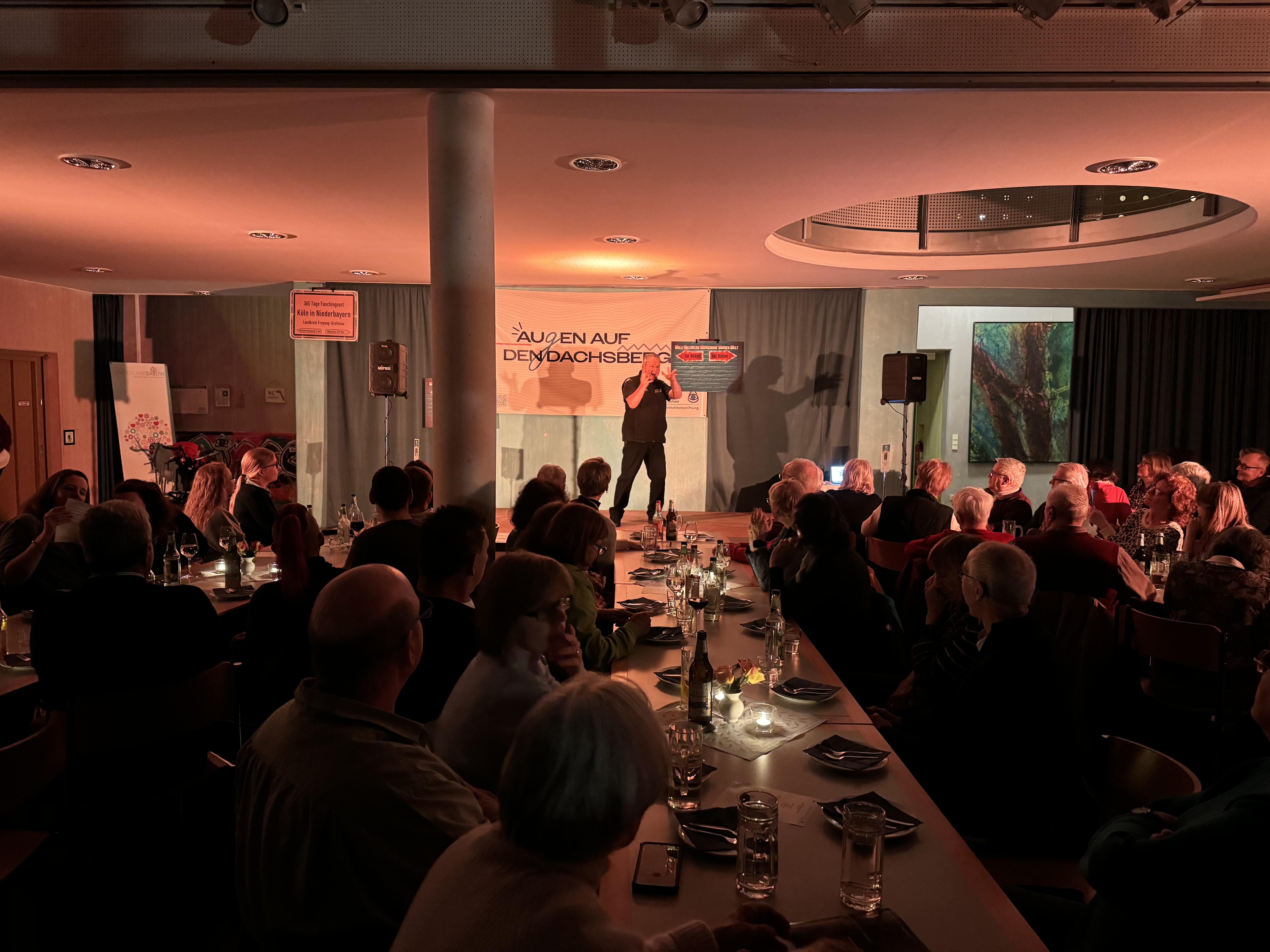 Augen auf den Dachsberg - Kabarett, Krimi und ein Mord am 22. November 2024. 