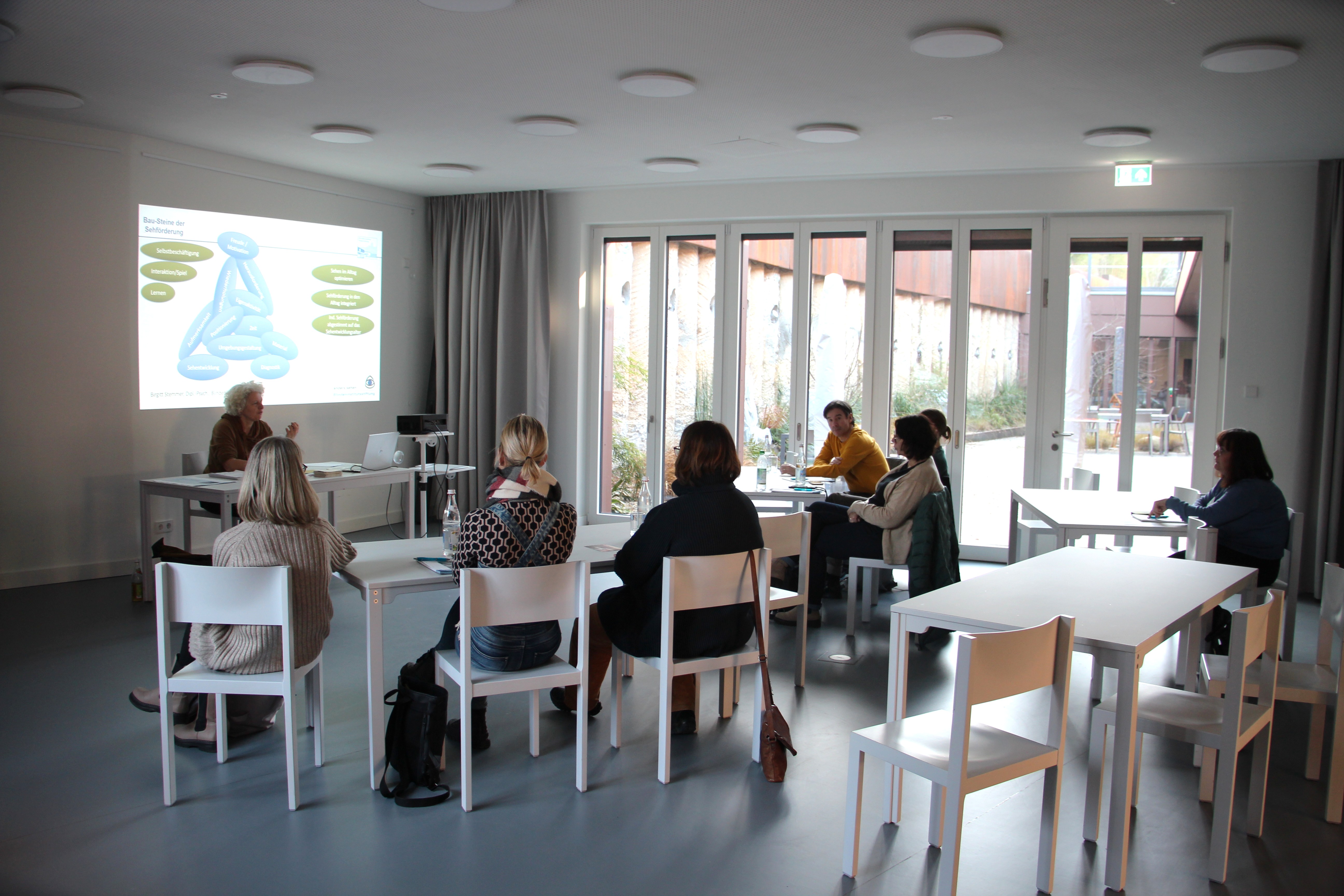 Teilnehmende der Fortbildungstagung des VBS hören einem Vortrag zu