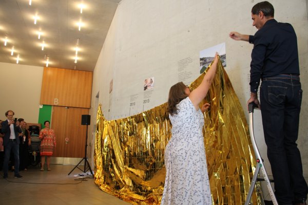 Enthüllung der neuen Wandinstallation mit einer Chronik des Blindeninstituts