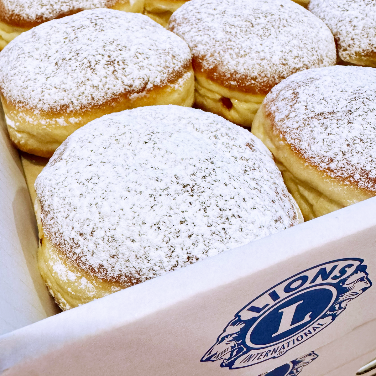 Leckere Krapfen zum Faschingsbeginn am 11.11. - gespendet vom  Lionsclub Lauf für das Blindeninstitut Rückersdorf.