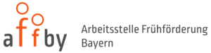 Ein Logo mit den Buchstaben affby. Die mittleren Buchstaben ff werden durch zwei Kreise und eine orangene Färbung hervorgehoben. Daneben steht Arbeitsstelle Frühförderung Bayern.
