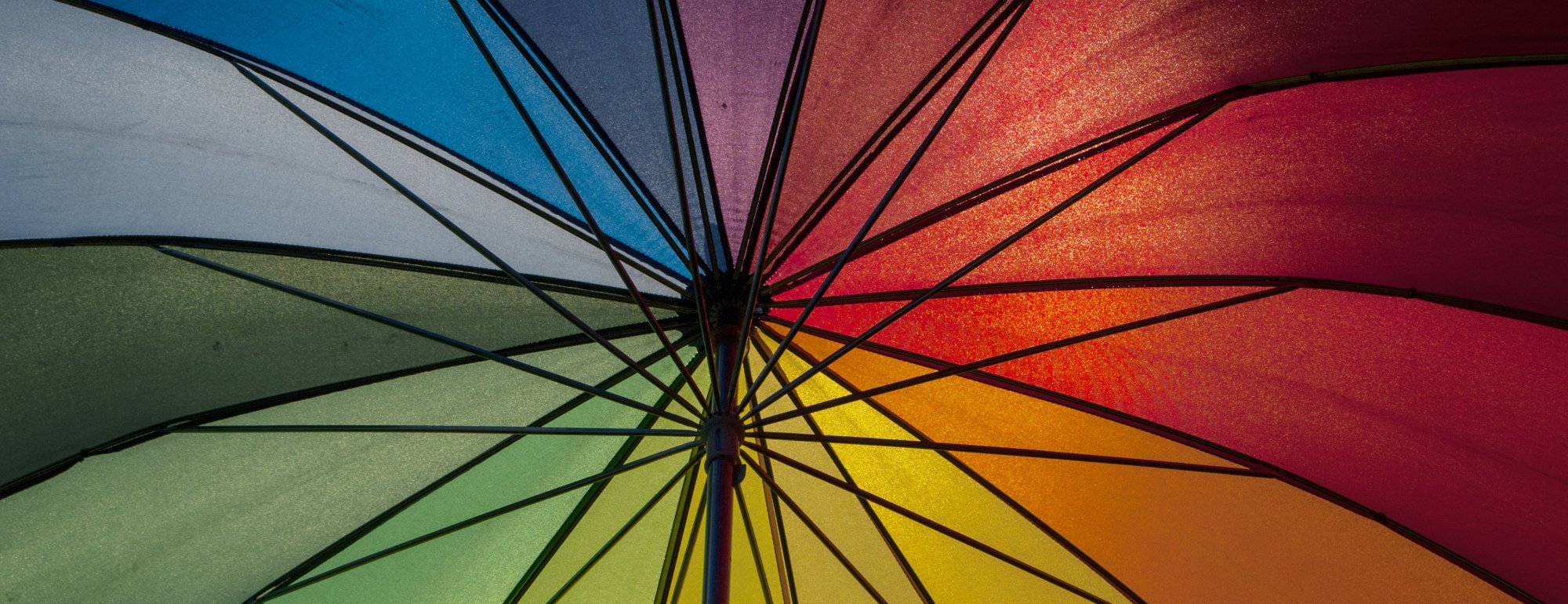 Ein bunter Regenschirm