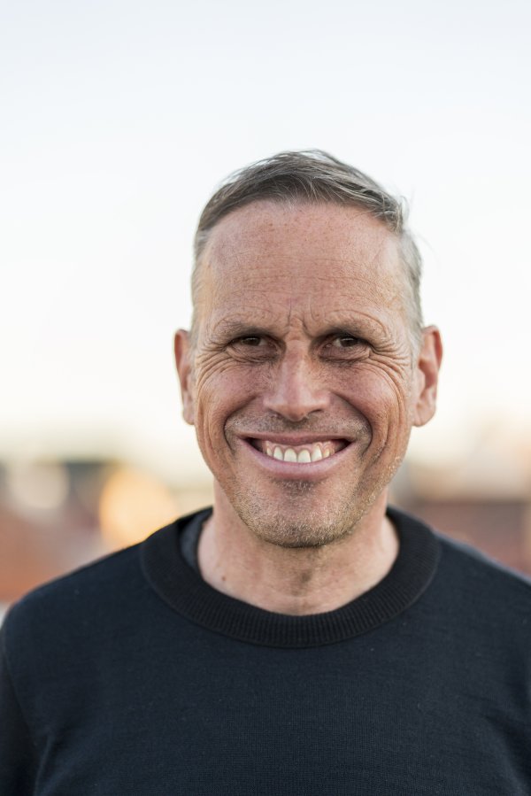 Das Bild zeigt den BR-Moderator Achim Bogdahn