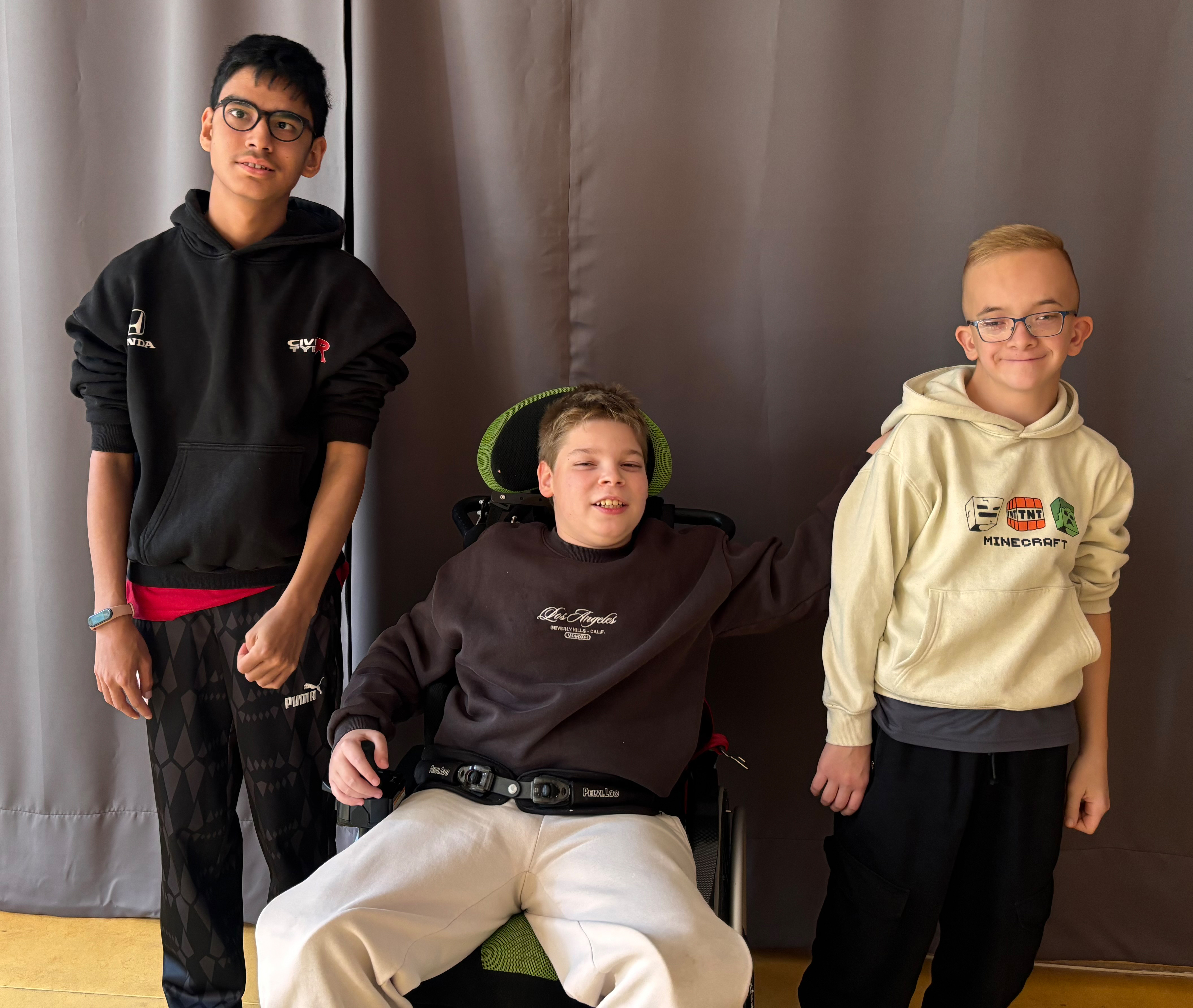 Die drei gewählten Schülersprecher*innen des Blindeninstituts Rückersdorf.