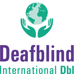 Ein Logo mit zwei Händen, welche die Weltkugel in den Händen halten und der Aufschrift Deafblind International DbI